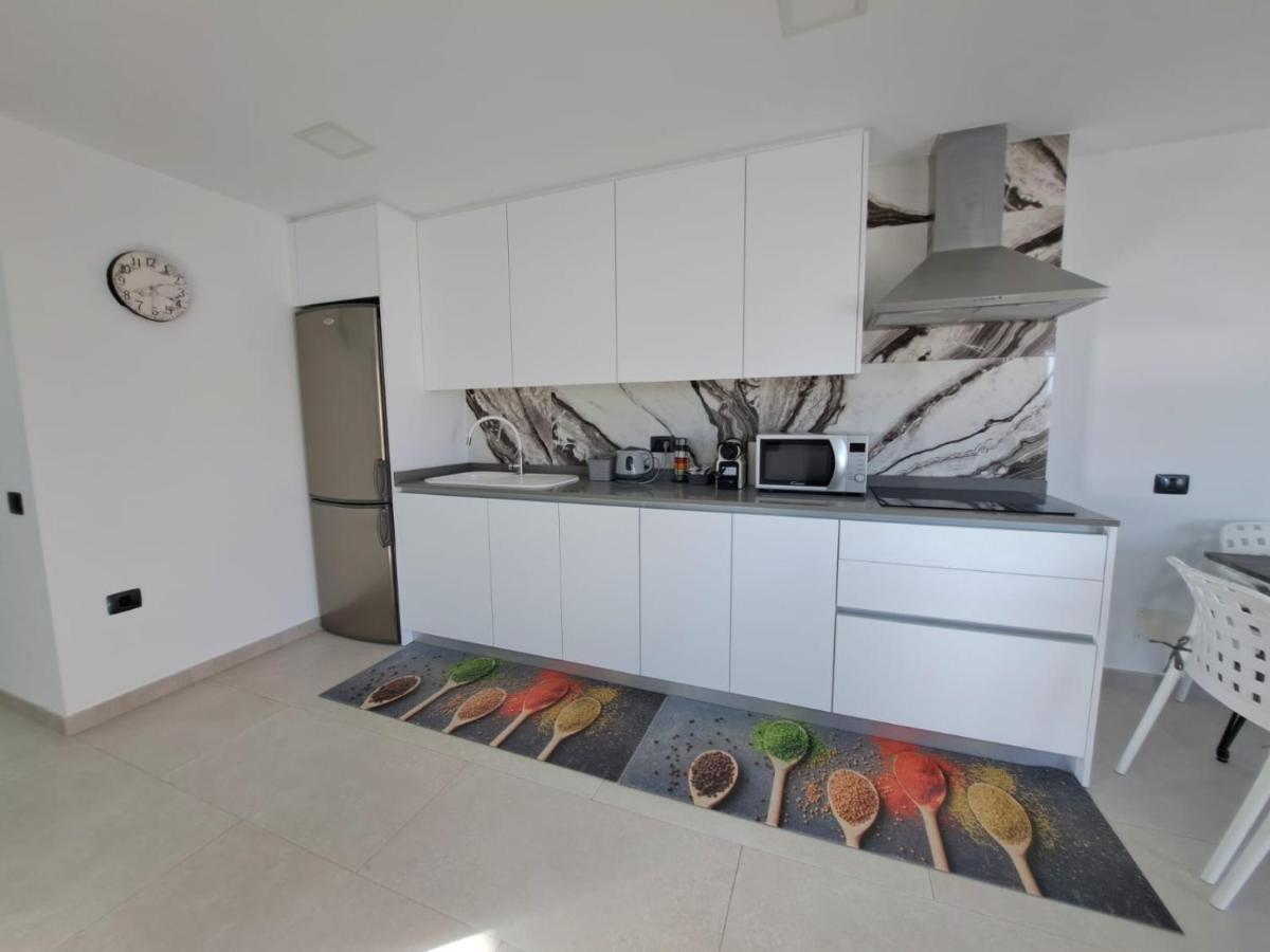 Newly Reformed 2 Bedroom Apartment In The Center Of Los Cristianos Лос-Крістіанос Екстер'єр фото