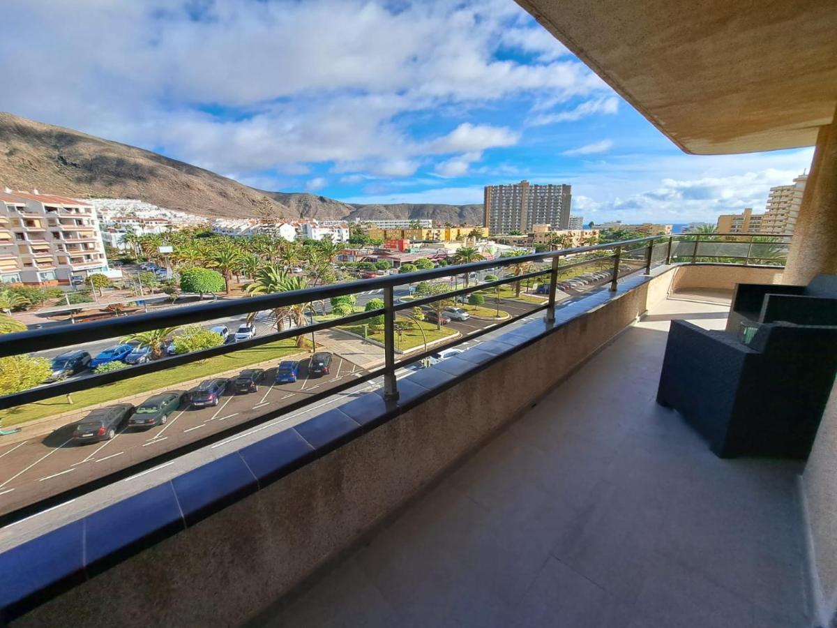 Newly Reformed 2 Bedroom Apartment In The Center Of Los Cristianos Лос-Крістіанос Екстер'єр фото
