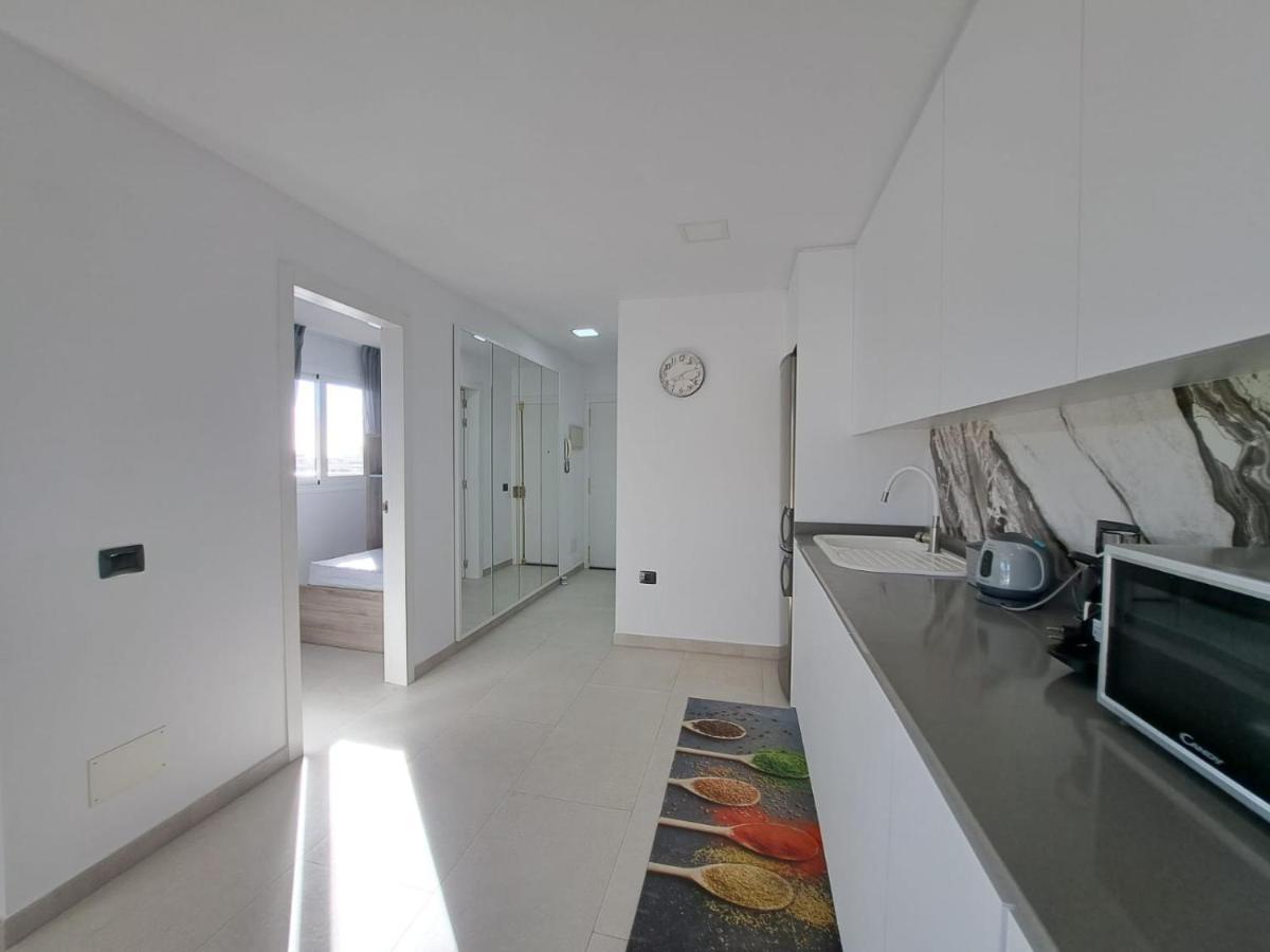 Newly Reformed 2 Bedroom Apartment In The Center Of Los Cristianos Лос-Крістіанос Екстер'єр фото