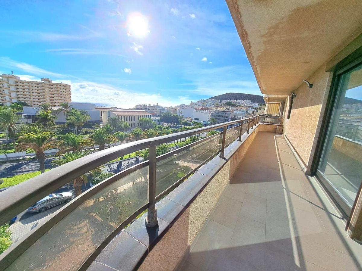 Newly Reformed 2 Bedroom Apartment In The Center Of Los Cristianos Лос-Крістіанос Екстер'єр фото
