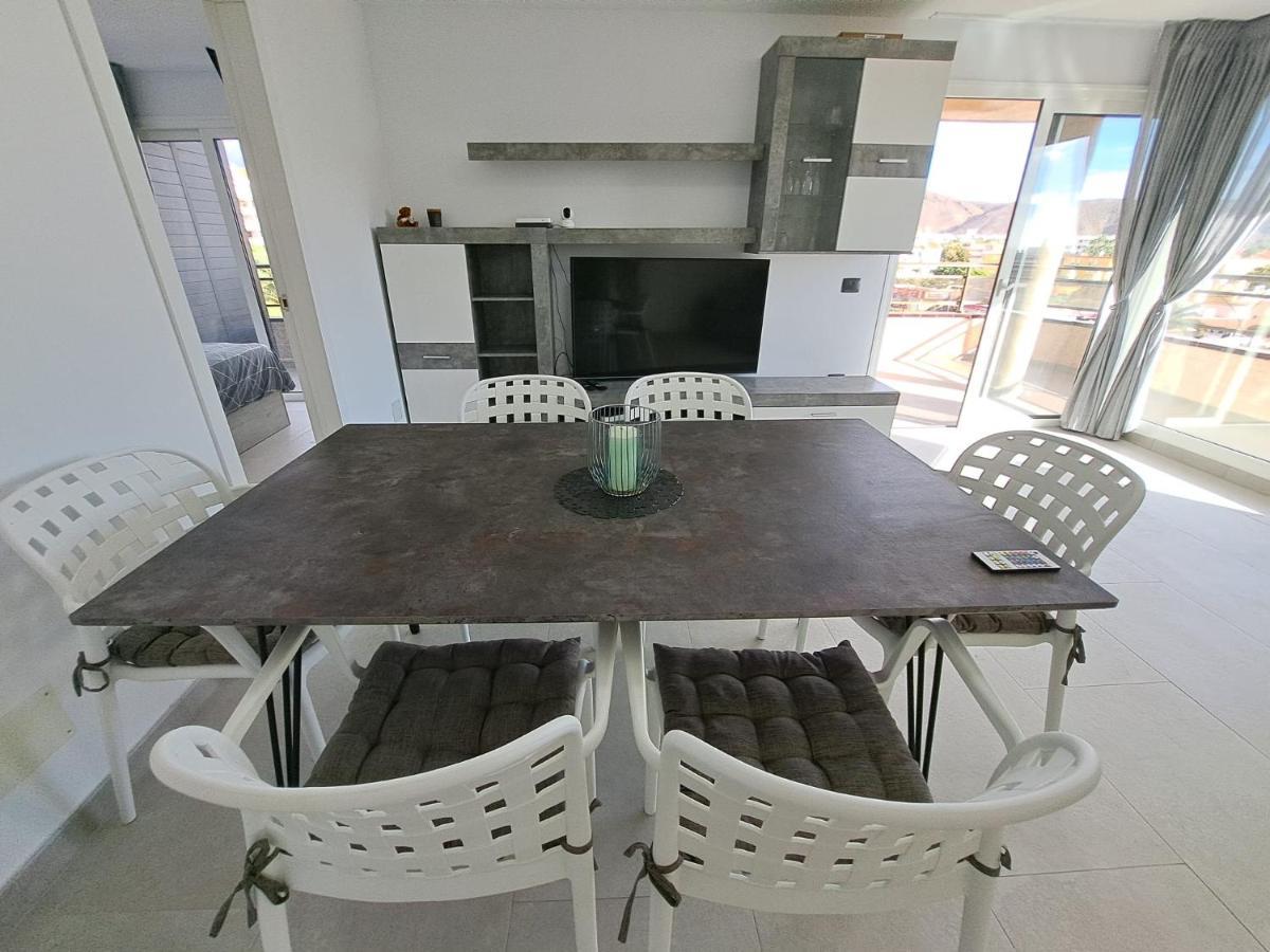 Newly Reformed 2 Bedroom Apartment In The Center Of Los Cristianos Лос-Крістіанос Екстер'єр фото